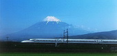 Greituminis Japonijos geležinkelis ir Fuji kalnas - du šalies simboliai